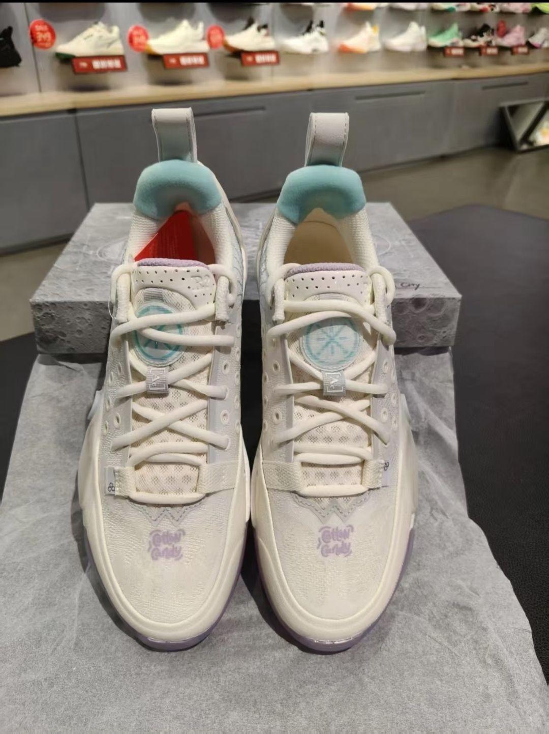 这双白蓝配色的全城13,直接把“实战+日常穿搭”的buff叠满了!